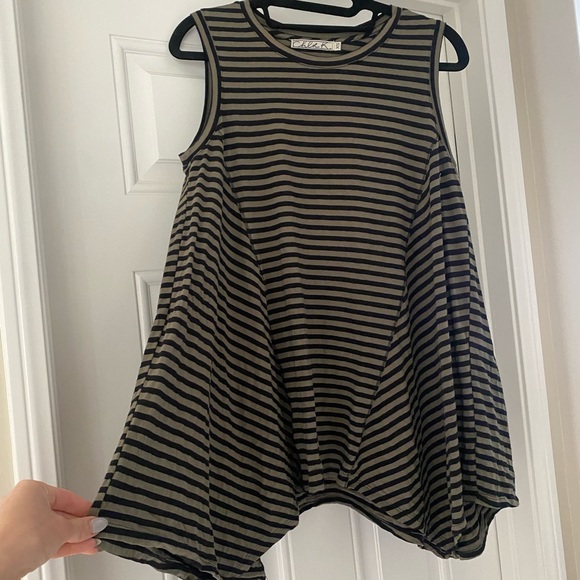CHLOE K sharkbite flowy striped tunic tank top size XS - Picture 11 of 11